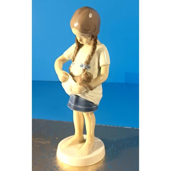 Bing & Grondahl Royal Copenhagen Little Mother Danish Girl With Kitten Figurine - Picture 9 of 16
